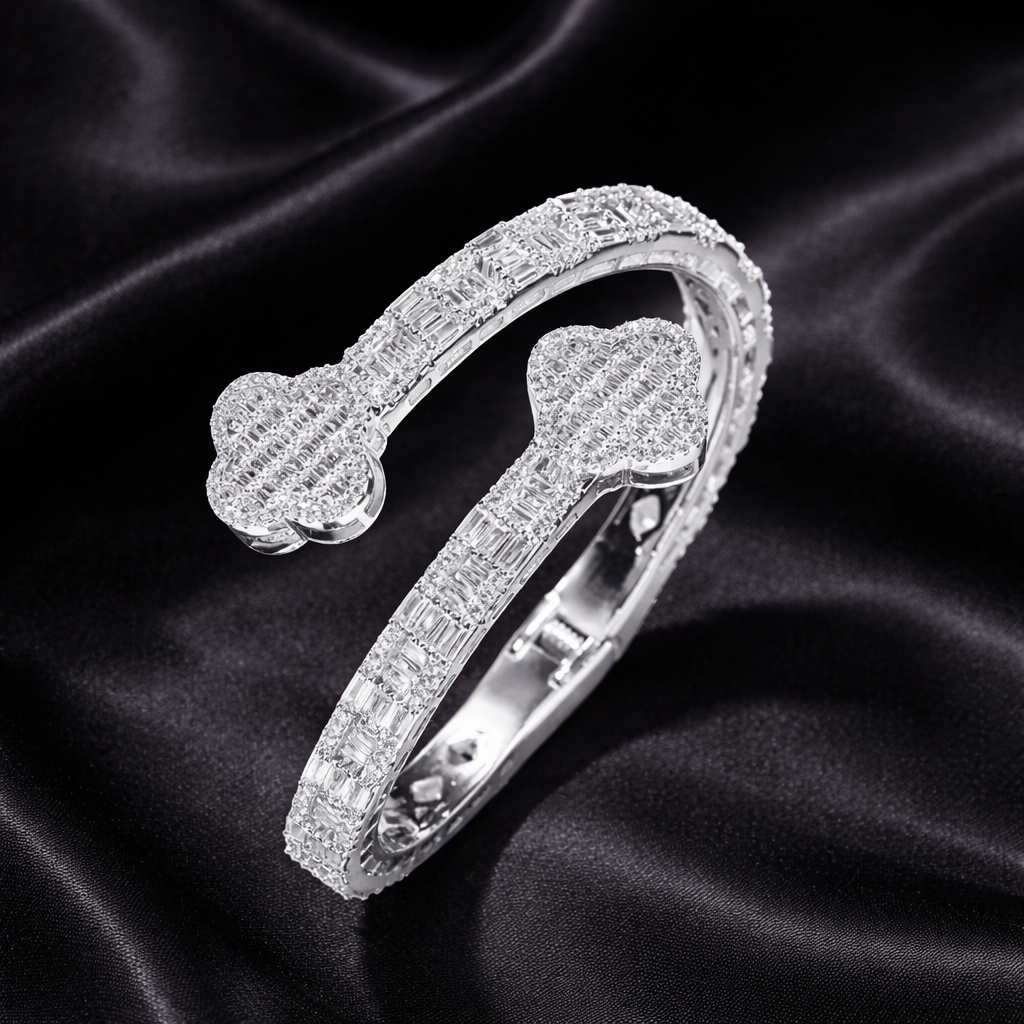 Luxe Clover Bangle