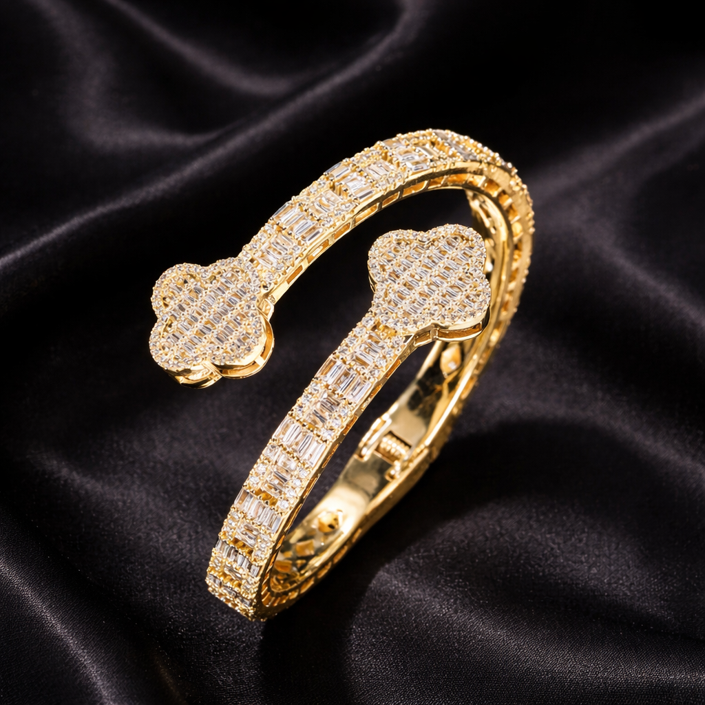 Luxe Clover Bangle