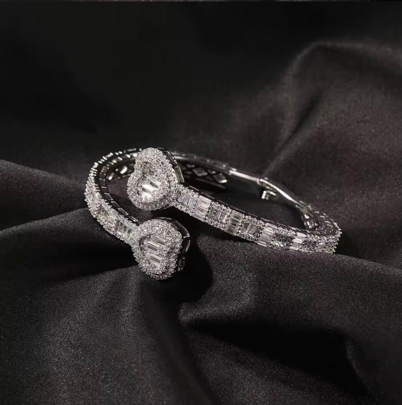Luxe Heart Bangle